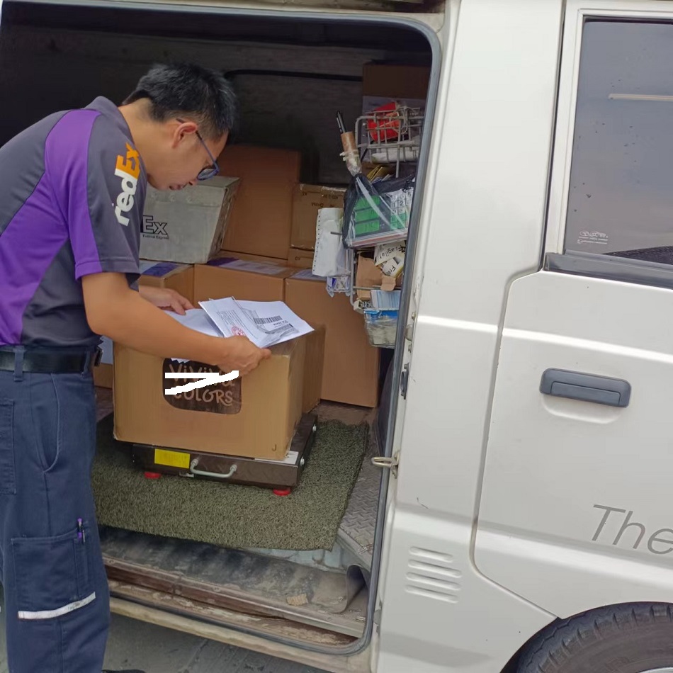 Cat cat banyu kanggo kiriman Pelanggan India dening FEDEX resmi kanthi sukses